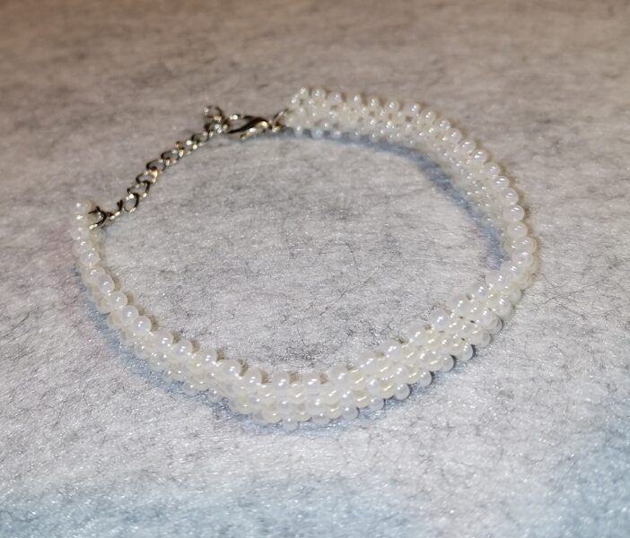 „White beards bracele“ (braceles)“